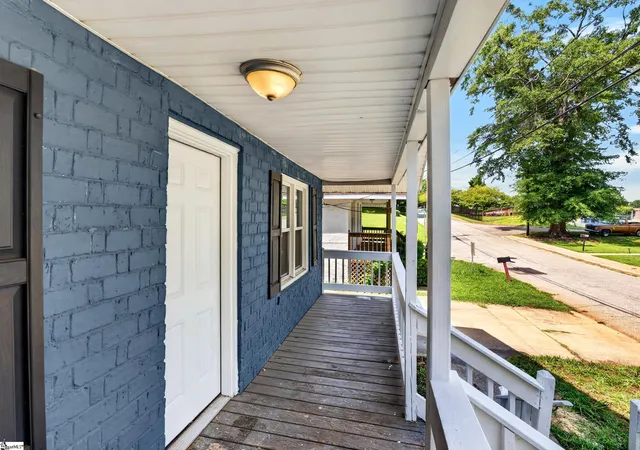 Photo 4 of Single family home for sale at 728 S Liberty St, Spartanburg, SC 29306 | MLS# 1600936 | Listing updated on 2026-09-04
