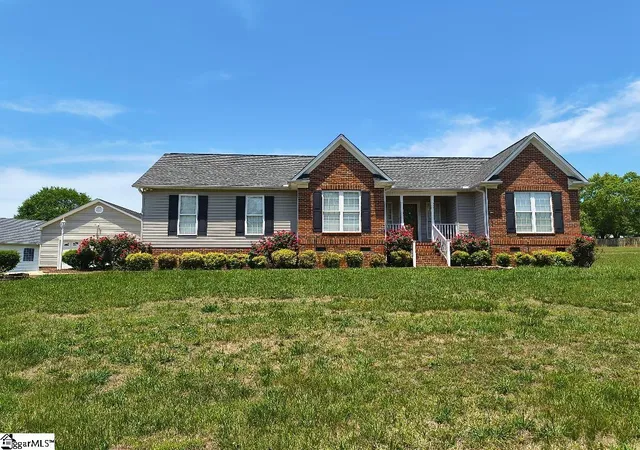 Homes for sale in Taylors, SC | 124 Brooke Lee Circle Circle, Taylors, SC 29687 | MLS# 1592032