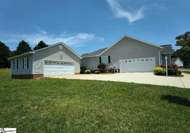 Homes for sale in Taylors, SC | 124 Brooke Lee Circle Circle, Taylors, SC 29687 | MLS# 1592032