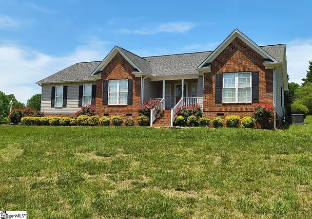 Homes for sale in Taylors, SC | 124 Brooke Lee Circle Circle, Taylors, SC 29687 | MLS# 1592032