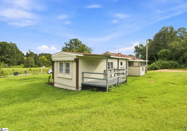 Photo 4 of Manufactured home for sale at 180 Hall Rd, Gaffney, SC 29340 | MLS# 1601905 | Listing updated on 2026-09-30