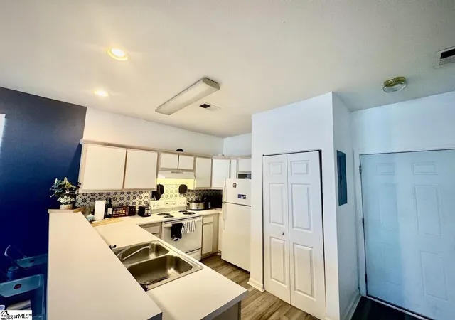Photo 3 of Condo for sale at 1290 River Oaks Dr, Myrtle Beach, SC 29579 | MLS# 1601083 | Listing updated on 2026-09-23