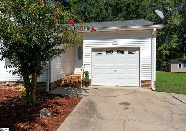 Photo 3 of Single family home for sale at 109 E St, Williamston, SC 29697 | MLS# 1601832 | Listing updated on 2026-09-13