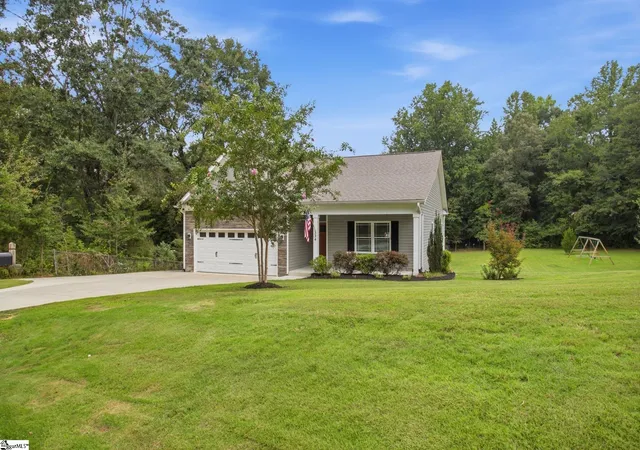 Photo 2 of Single family home for sale at 334 Tugaloo Rd, Travelers Rest, SC 29690 | MLS# 1602216 | Listing updated on 2026-08-28
