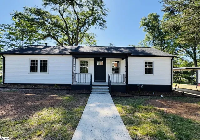 Photo 1 of Single family home for sale at 401 Thompson St, Gaffney, SC 29340 | MLS# 1596365 | Listing updated on 2026-09-15