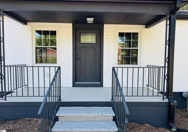 Photo 2 of Single family home for sale at 401 Thompson St, Gaffney, SC 29340 | MLS# 1596365 | Listing updated on 2026-09-15