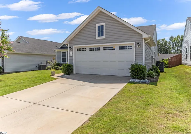 Photo 2 of Single family home for sale at 930 Riverland Woods Trl, Boiling Springs, SC 29316 | MLS# 1602503 | Listing updated on 2026-08-31