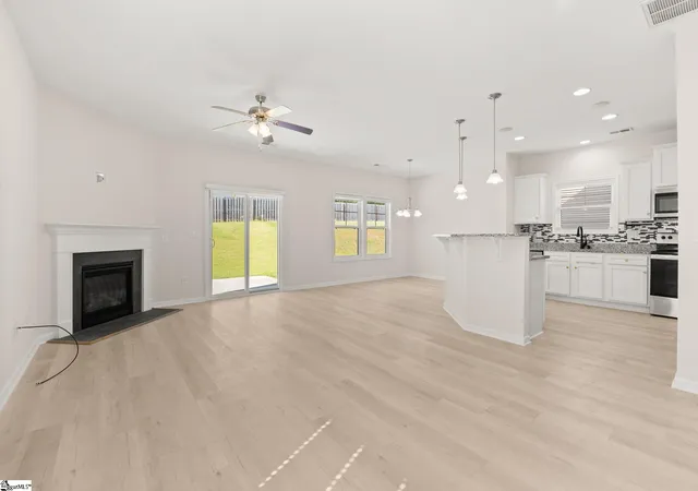 Photo 4 of Single family home for sale at 160 Highland Park Ct, Easley, SC 29642 | MLS# 1602157 | Listing updated on 2026-08-27