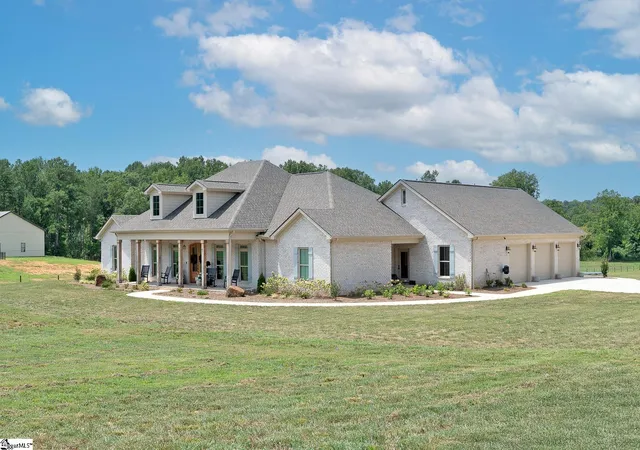 Photo 3 of Single family home for sale at 3301 Georgia Rd, Gray Court, SC 29645 | MLS# 1600837 | Listing updated on 2026-09-20