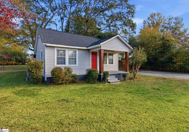 2nd image of 102 Milliken St, Laurens, SC 29360 | MLS# 1575727