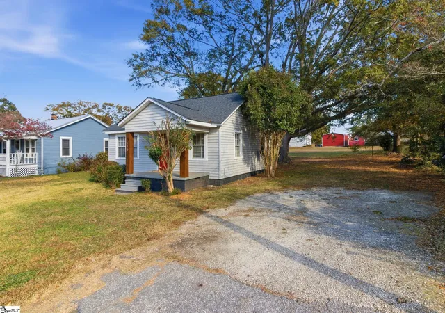 3rd image of 102 Milliken St, Laurens, SC 29360 | MLS# 1575727
