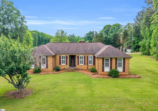 Photo 1 of Single family home for sale at 1527 Pine Haven St Ext St, Laurens, SC 29360 | MLS# 1601713 | Listing updated on 2026-09-15