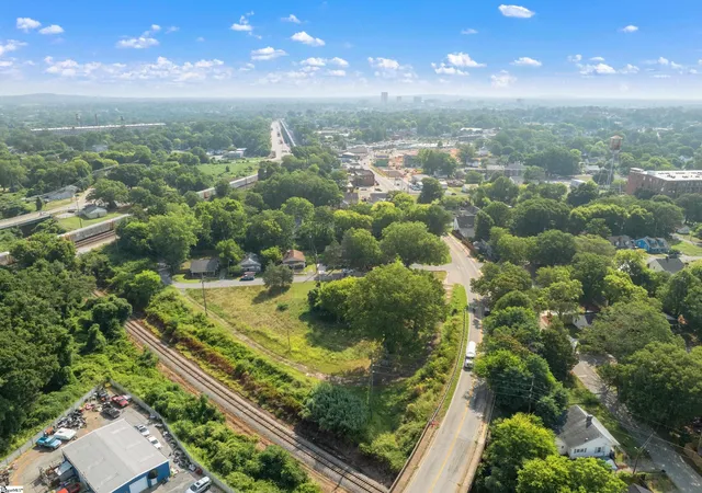 Photo 4 of House for sale at 1 Bryant St, Greenville, SC 29611 | MLS# 1565043 | Listing updated on 2026-07-29