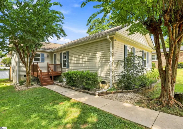 Photo 2 of Single family home for sale at 110 Tollgate Ct, Simpsonville, SC 29681 | MLS# 1602293 | Listing updated on 2026-08-28