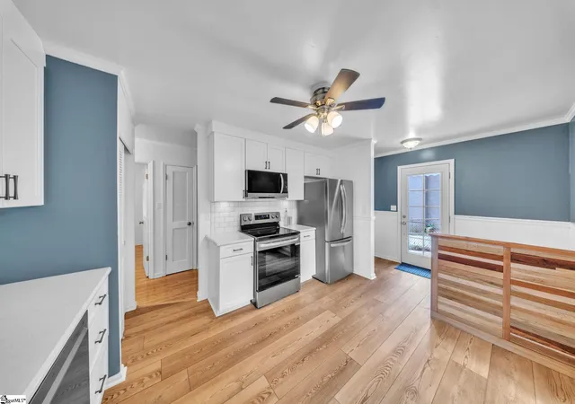 Photo 3 of Sale Pending at 119 W Montclair Ave, Greenville, SC 29609 | MLS# 1600140 | Listing updated on 2026-09-29