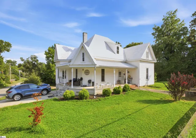 Photo 1 of Single family home for sale at 201 Wardlaw St, Abbeville, SC 29620 | MLS# 1602369 | Listing updated on 2026-09-29