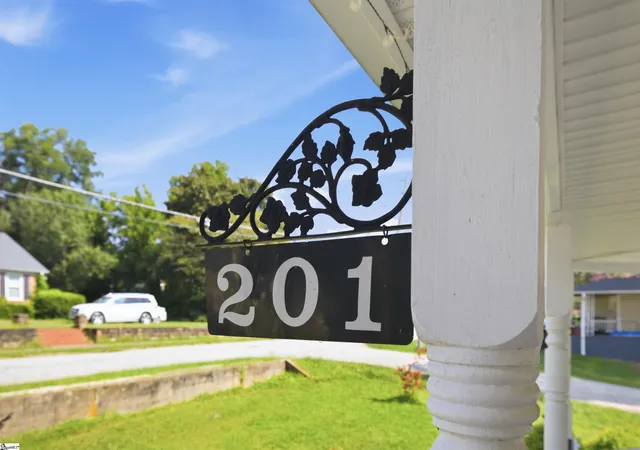 Photo 2 of Single family home for sale at 201 Wardlaw St, Abbeville, SC 29620 | MLS# 1602369 | Listing updated on 2026-09-29