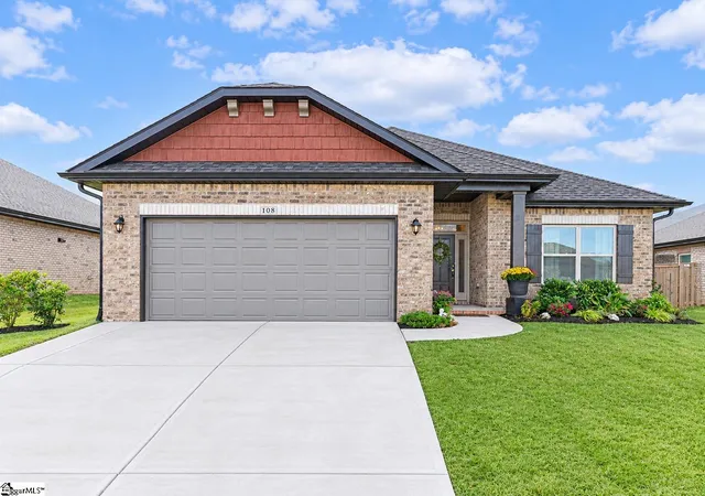 Photo 2 of Single family home for sale at 108 Red Holw Rd, Simpsonville, SC 29681 | MLS# 1608107 | Listing updated on 2026-10-30