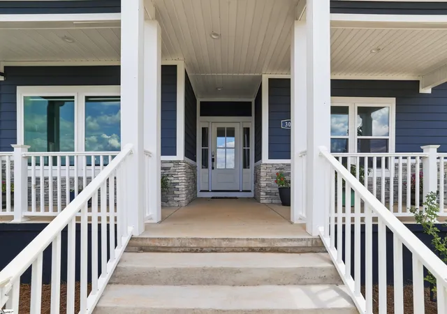 Photo 2 of Single family home for sale at 304 Portland Cir, Greenwood, SC 29649 | MLS# 1598385 | Listing updated on 2026-07-27