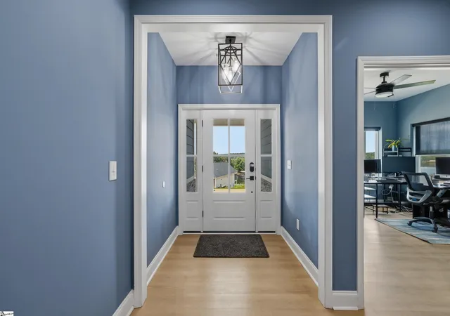 Photo 3 of Single family home for sale at 304 Portland Cir, Greenwood, SC 29649 | MLS# 1598385 | Listing updated on 2026-07-27