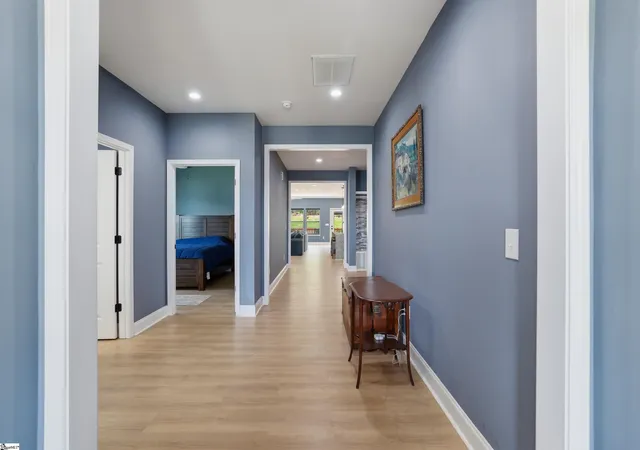 Photo 4 of Single family home for sale at 304 Portland Cir, Greenwood, SC 29649 | MLS# 1598385 | Listing updated on 2026-07-27