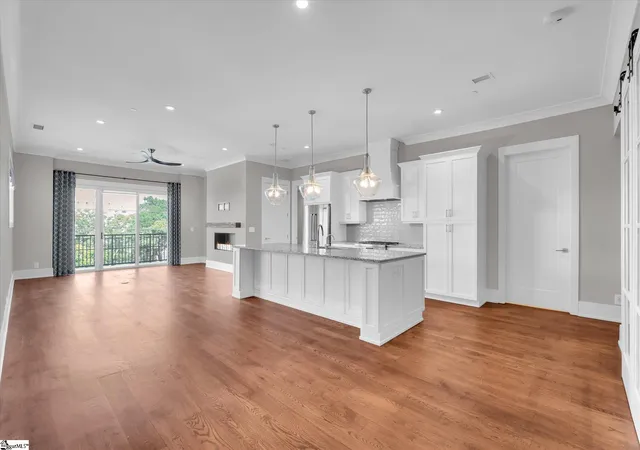 Listing Photo 4 - Condo for sale in building located at 110 N Markley St, Greenville, SC 29601 - Unit #Unit 407