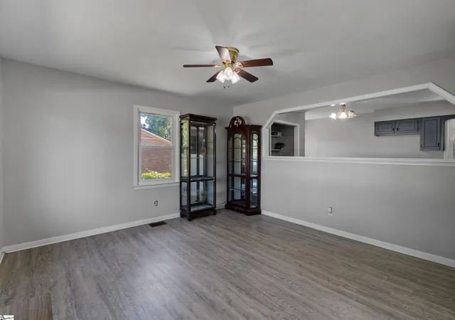 Photo 4 of Single family home for sale at 105 Abbotsford Dr, Simpsonville, SC 29681 | MLS# 1593990 | Listing updated on 2026-06-25