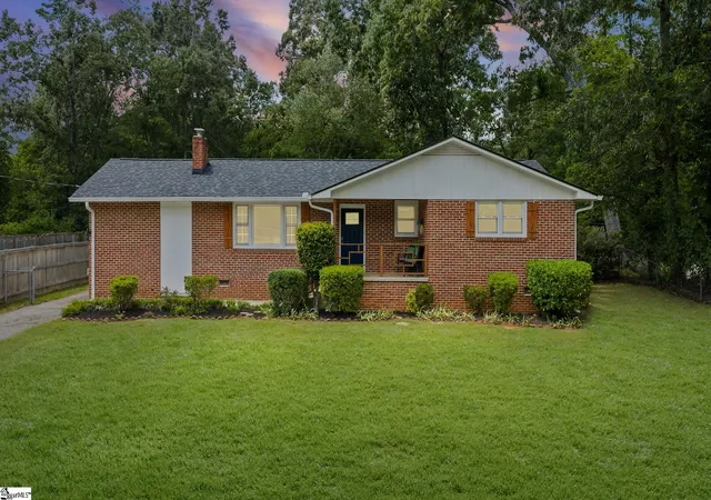 Homes for sale in Greer, SC | 219 Barry Dr, Greer, SC 29650 | MLS# 1597222