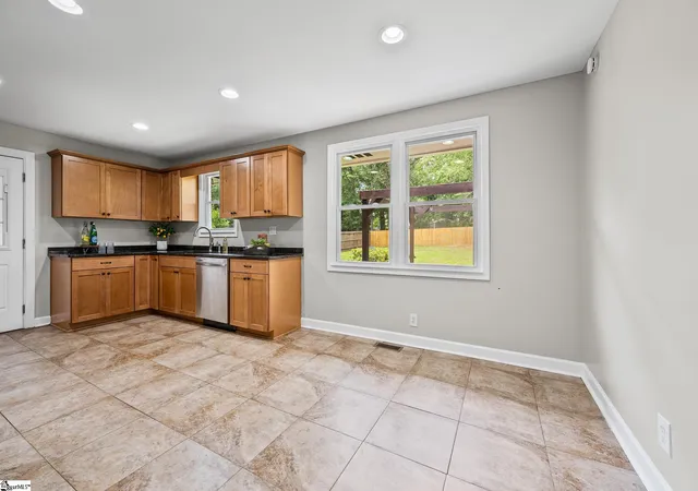 Homes for sale in Greer, SC | 219 Barry Dr, Greer, SC 29650 | MLS# 1597222
