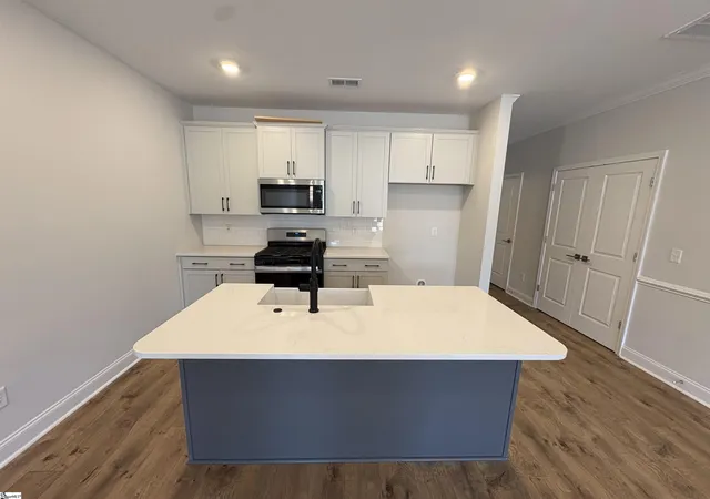 Photo 3 of Townhouse for sale at 206 Gauley St, Simpsonville, SC 29681 | MLS# 1591988 | Listing updated on 2026-10-23