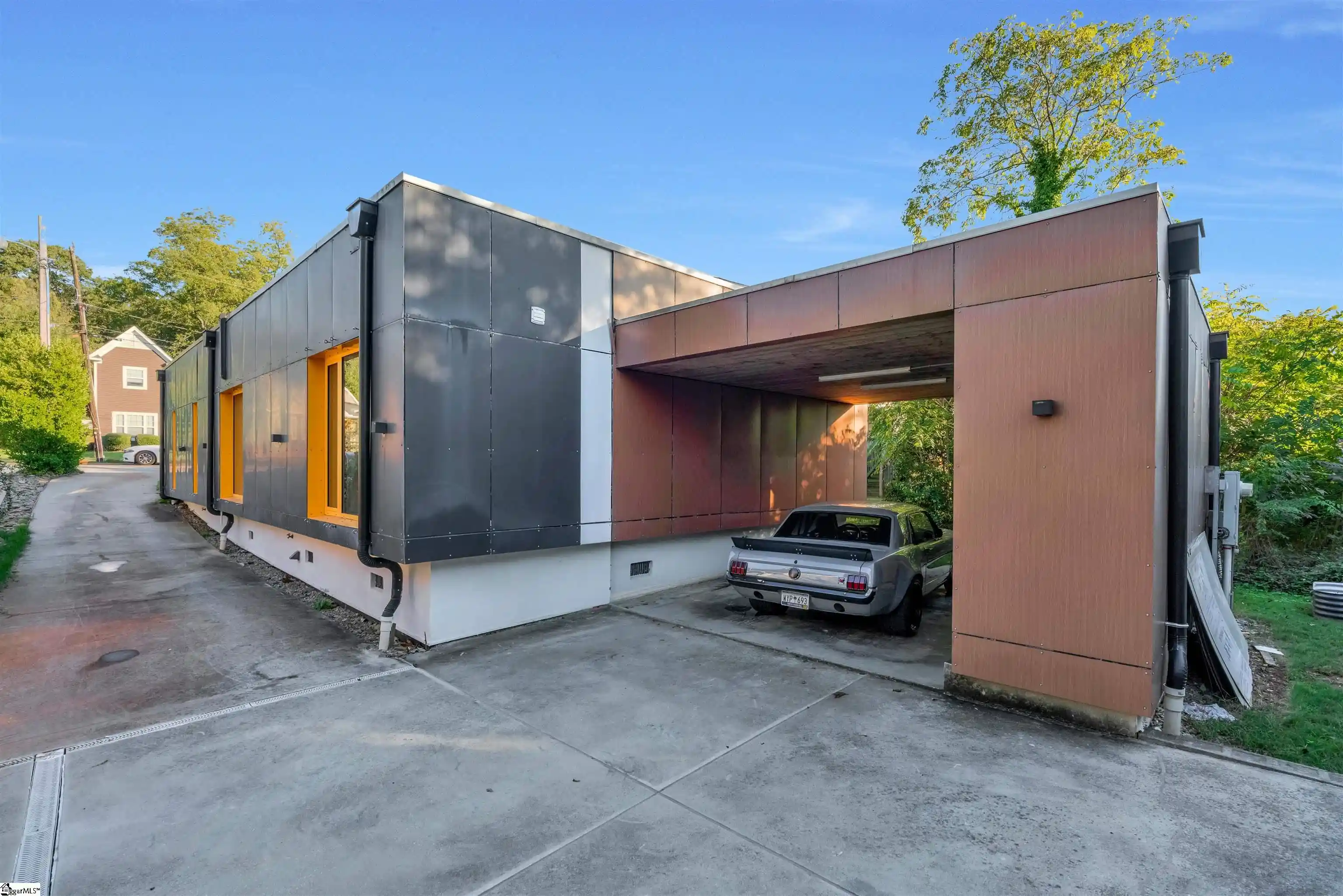 Photo 1 of Single family home for sale at 308 S Calhoun St, Greenville, SC 29601 | MLS# 1607441 | Listing updated on 2026-10-25
