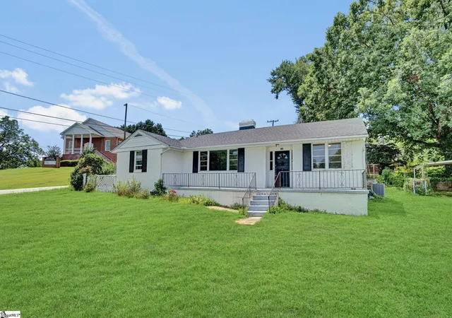 Photo 3 of Sale Pending at 601 Tindal Rd, Greenville, SC 29617 | MLS# 1601273 | Listing updated on 2026-09-04