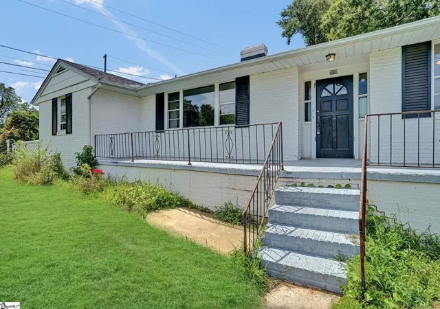Photo 3 of Sale Pending at 601 Tindal Rd, Greenville, SC 29617 | MLS# 1601273 | Listing updated on 2026-09-04
