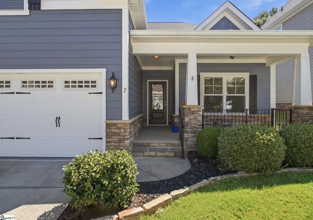 Photo 3 of Single family home for sale at 7 Wiscasset Way, Greenville, SC 29615 | MLS# 1602446 | Listing updated on 2026-09-02