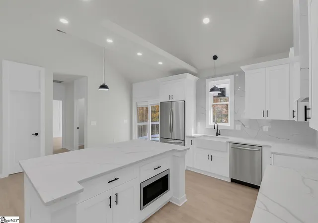 Photo 4 of Single family home for sale at 7 Lee Haven Ct, Greenville, SC 29611 | MLS# 1595565 | Listing updated on 2026-09-01
