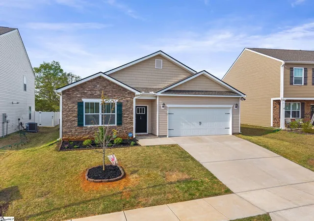 Homes for sale in Greer, SC | 16 Oak Edge Ln, Greer, SC 29651 | MLS# 1587659