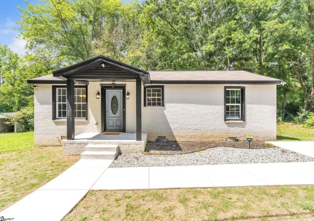 Photo 1 of Single family home for sale at 105 Oakland Heights, Laurens, SC 29360 | MLS# 1602196 | Listing updated on 2026-08-31