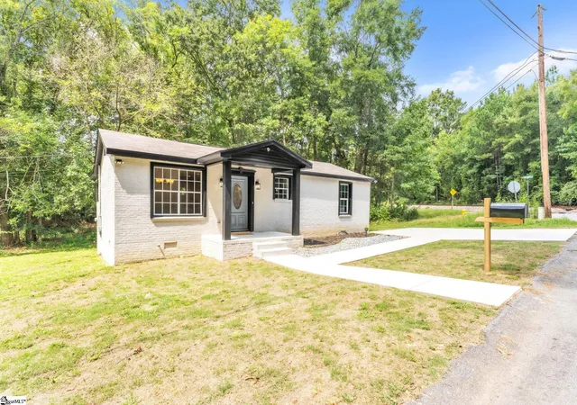Photo 2 of Single family home for sale at 105 Oakland Heights, Laurens, SC 29360 | MLS# 1602196 | Listing updated on 2026-08-31