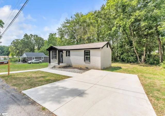 Photo 3 of Single family home for sale at 105 Oakland Heights, Laurens, SC 29360 | MLS# 1602196 | Listing updated on 2026-08-31