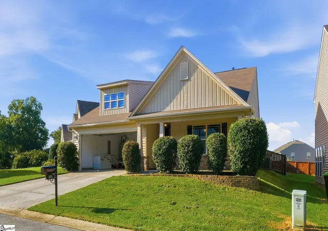 Photo 2 of Single family home for sale at 101 Portland Falls Dr, Simpsonville, SC 29680 | MLS# 1602309 | Listing updated on 2026-08-31