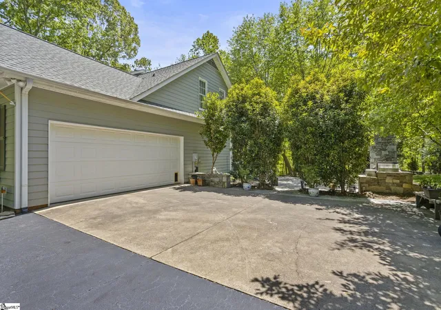 Photo 3 of Single family home for sale at 2222 Landrum Mill Rd, Campobello, SC 29322 | MLS# 1589437 | Listing updated on 2026-10-19