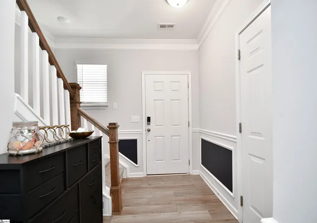 Photo 3 of Single family home for sale at 200 Whittier St, Greenville, SC 29605 | MLS# 1589041 | Listing updated on 2026-08-17
