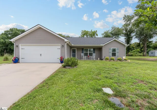 Homes for sale in Gray Court, SC | 7607 S Old Laurens Rd, Gray Court, SC 29645 | MLS# 1596011