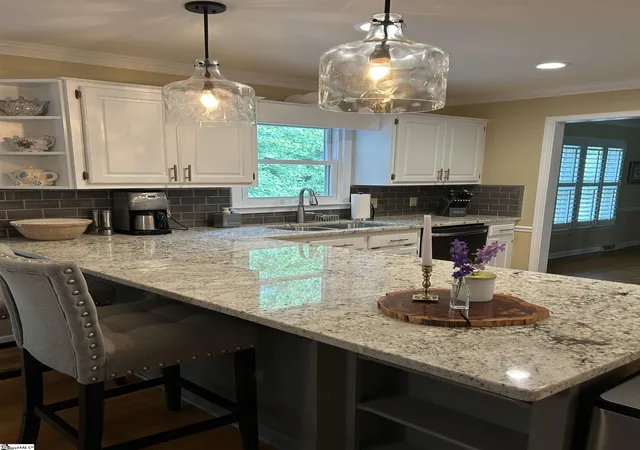 Photo 4 of Single family home for sale at 715 N Almond Dr, Simpsonville, SC 29681 | MLS# 1589873 | Listing updated on 2026-08-31