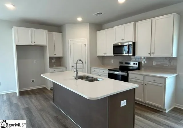 Photo 3 of Single family home for sale at 132 Edgewood Farms Ct, Easley, SC 29640 | MLS# 1589553 | Listing updated on 2026-08-17