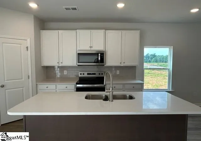 Photo 4 of Single family home for sale at 132 Edgewood Farms Ct, Easley, SC 29640 | MLS# 1589553 | Listing updated on 2026-08-17