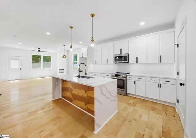 Photo 4 of Single family home for sale at 917 2Nd Ave, Greenville, SC 29611 | MLS# 1597509 | Listing updated on 2026-07-12