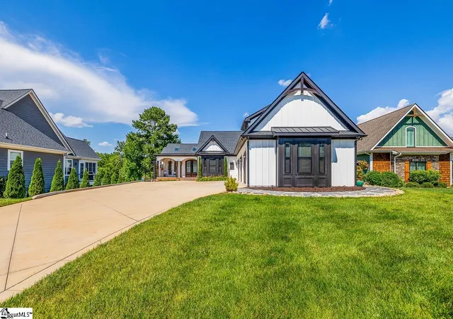 Photo 3 of Single family home for sale at 529 Coolwater Dr, Taylors, SC 29687 | MLS# 1595867 | Listing updated on 2026-09-21