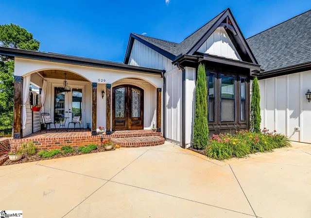 Photo 4 of Single family home for sale at 529 Coolwater Dr, Taylors, SC 29687 | MLS# 1595867 | Listing updated on 2026-09-21