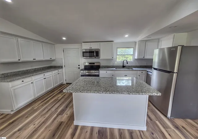 Photo 3 of Manufactured home for sale at 217 Angells Dr, Woodruff, SC 29388 | MLS# 1590464 | Listing updated on 2026-06-04